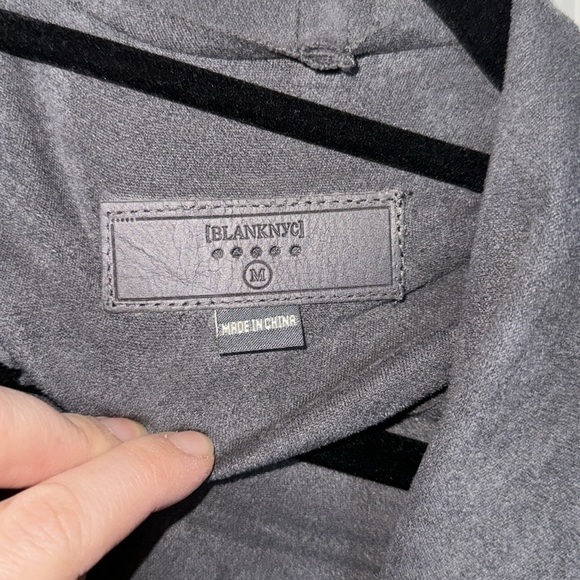 Adorable like new super soft lightweight gray jacket by blank NYC size medium - Picture 3 of 4